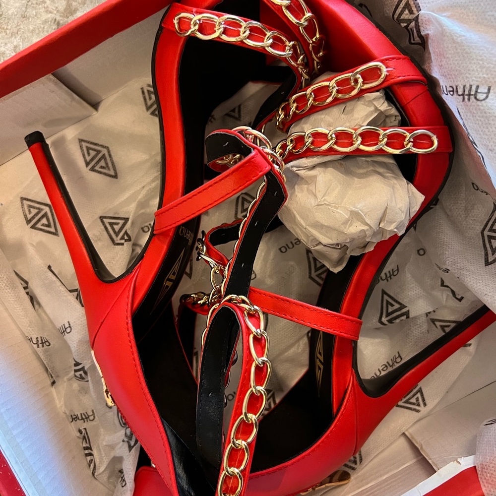 Red heels - Picture 2 of 7